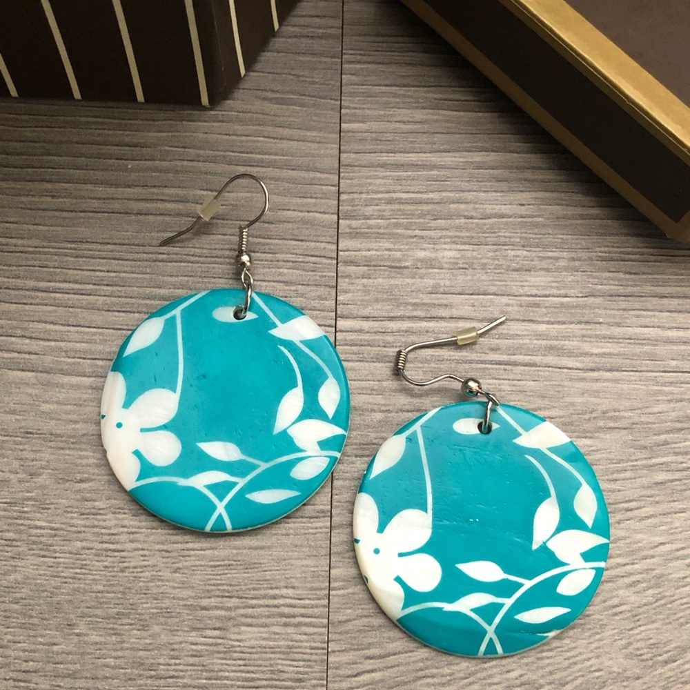 Beautiful Round Shell Earrings